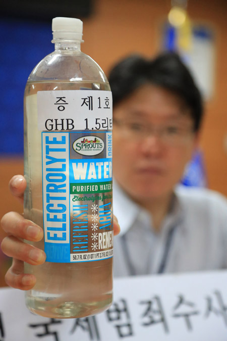 A 1.5-liter bottle of gamma hydroxybutyrate (GHB) confiscated from him. / Yonhap
