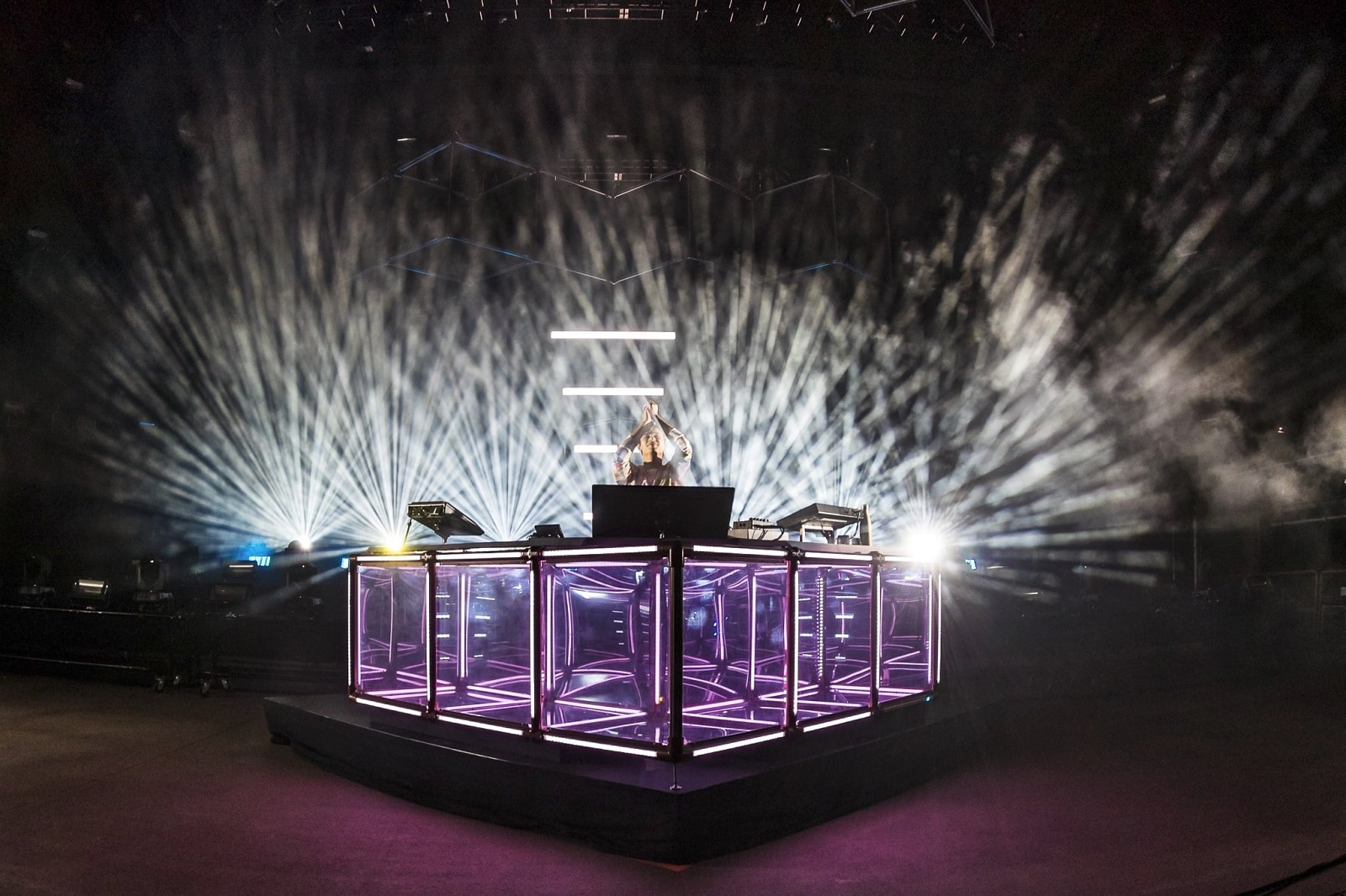 Flume announced headlining Red Rocks show with the support of Baauer