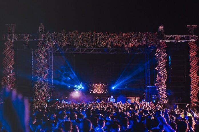 © Photography by Khris Cowley for Here & Now (fb.com/wearehereandnow)