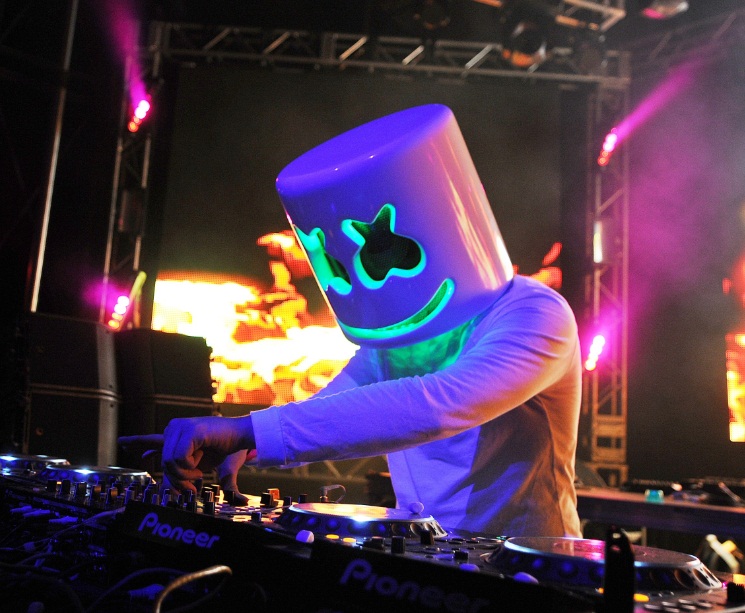 Winthai DJ Maschera Marshmell da Indossare DJ Full Head Mask Music Festival Caschi Festa di Halloween 