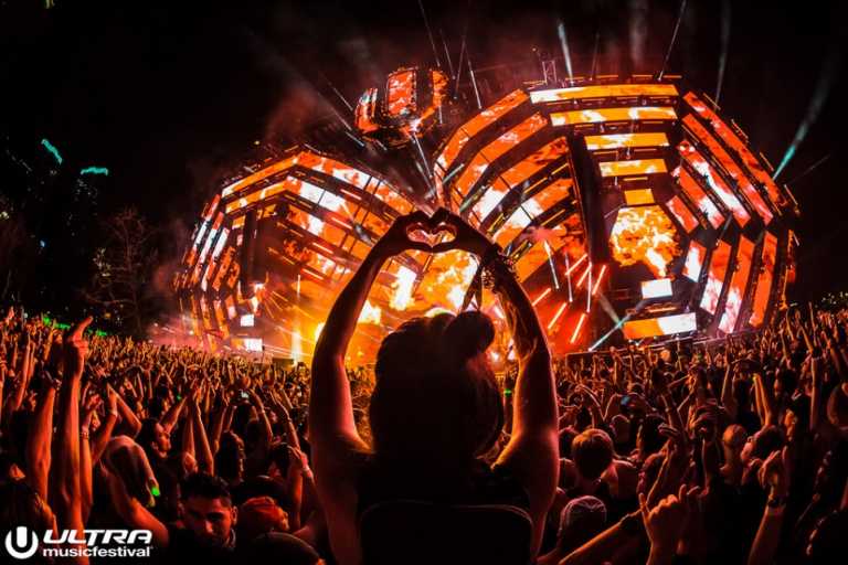 UMF release hour-long ULTRA Worldwide 2015 YEAR MIX [VIDEO]